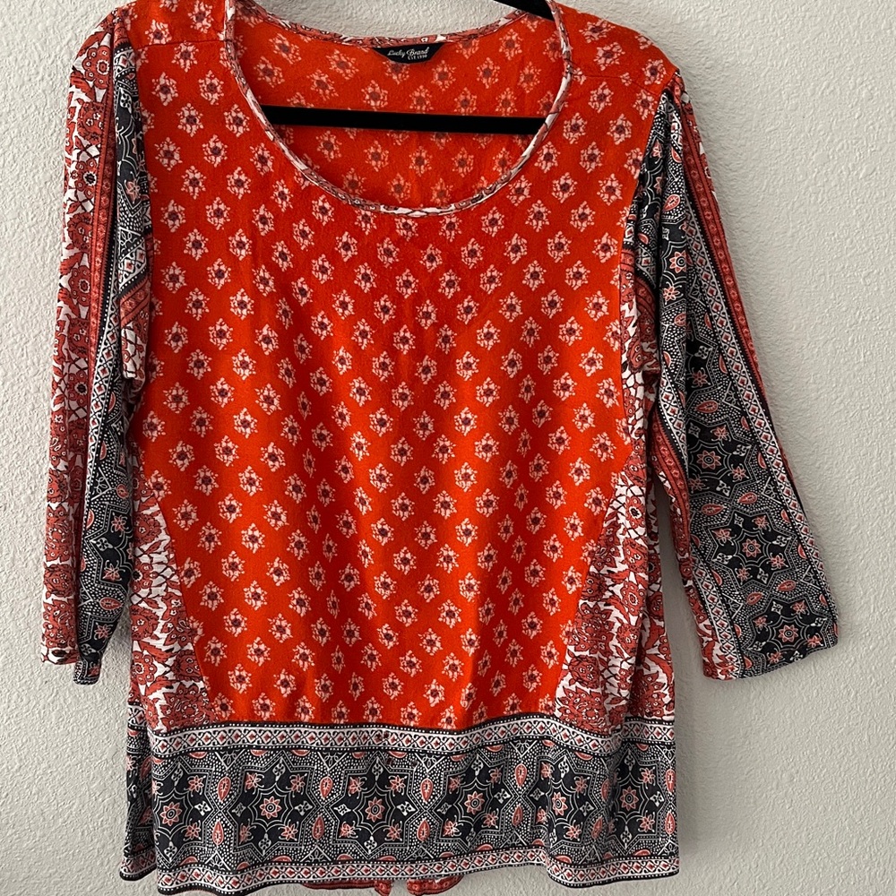 Lucky Brand Boho Red and Black Printed Scoop Neck Tunic
3/4” sleeves
Sz M/L